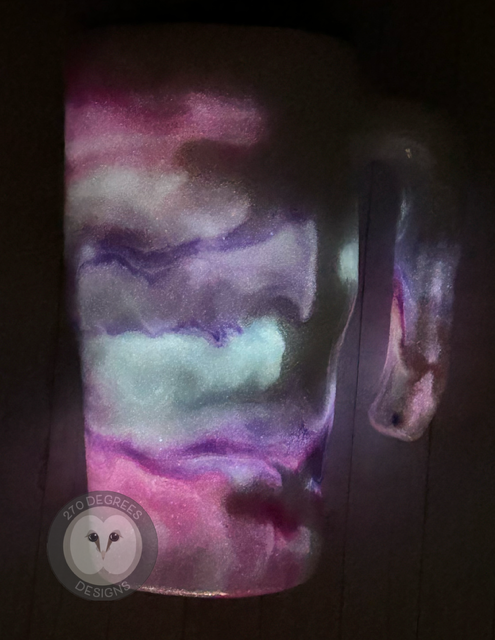 Snow Wolf (Glows) - 20 oz. Curve Tumbler w/handle